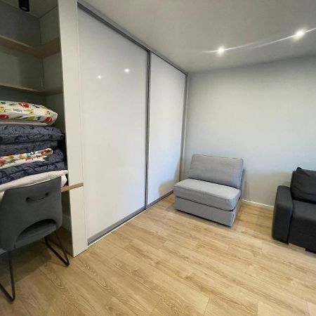 Apartamento Modern 1Br Haven Near Two Parks Riga Exterior foto