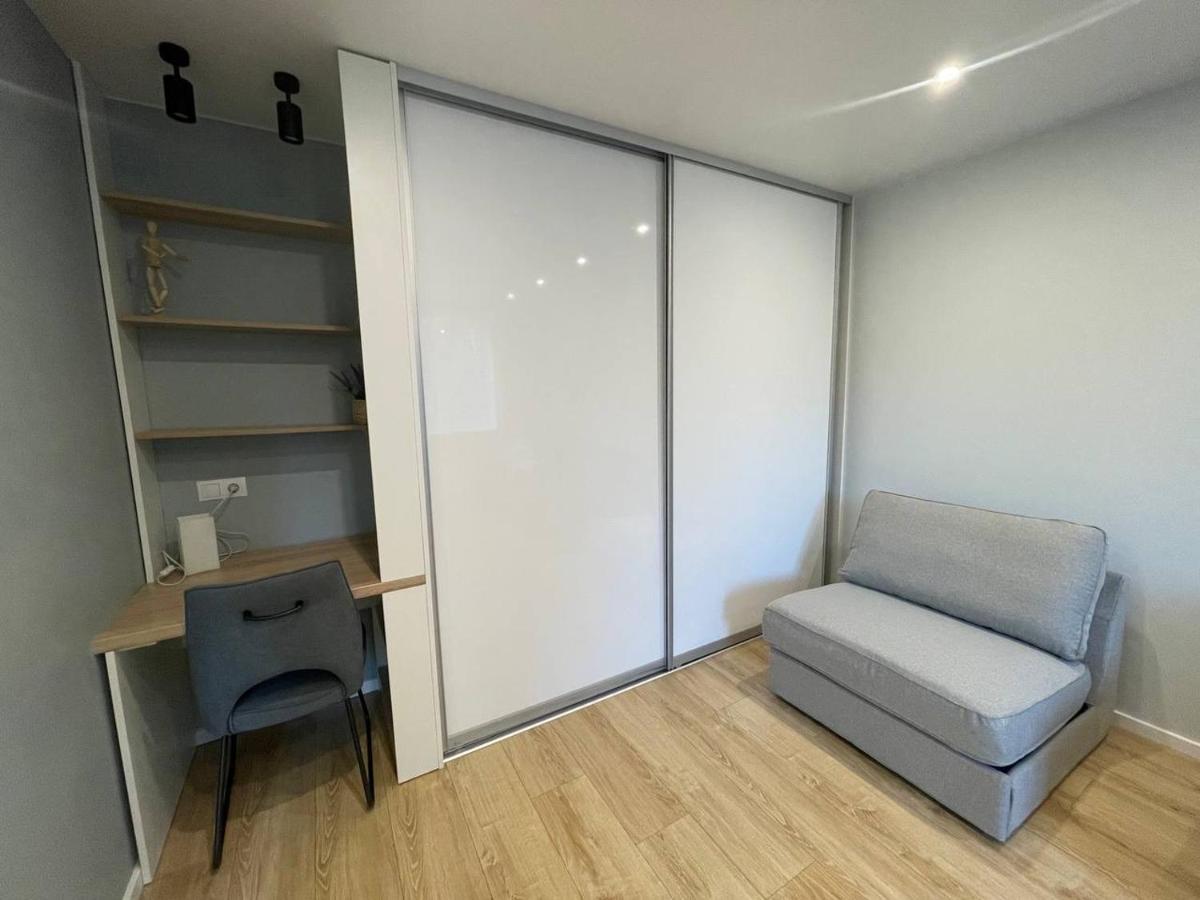 Apartamento Modern 1Br Haven Near Two Parks Riga Exterior foto