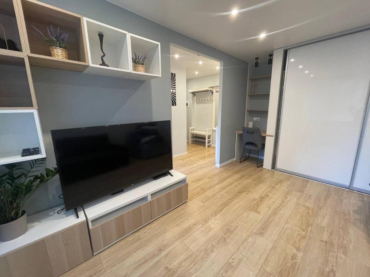 Apartamento Modern 1Br Haven Near Two Parks Riga Exterior foto