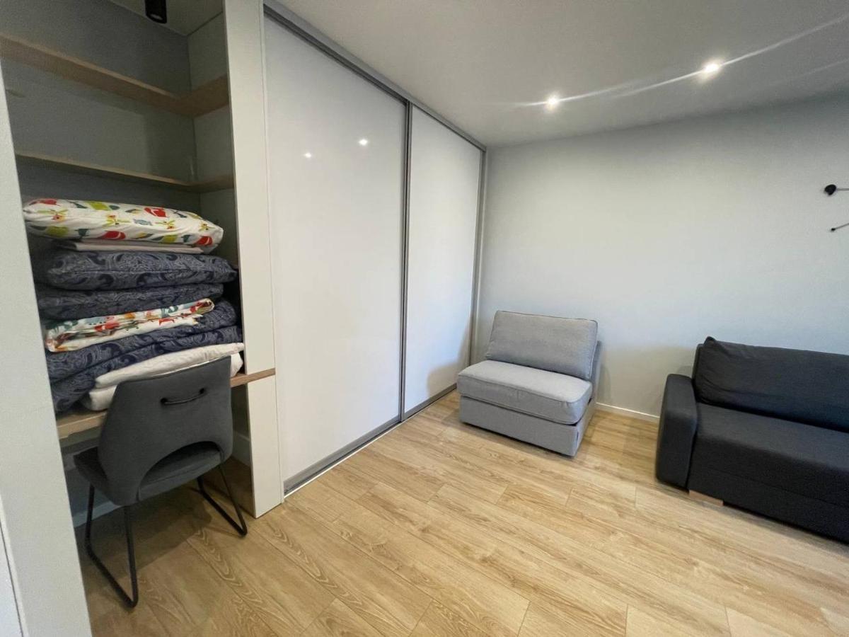 Apartamento Modern 1Br Haven Near Two Parks Riga Exterior foto