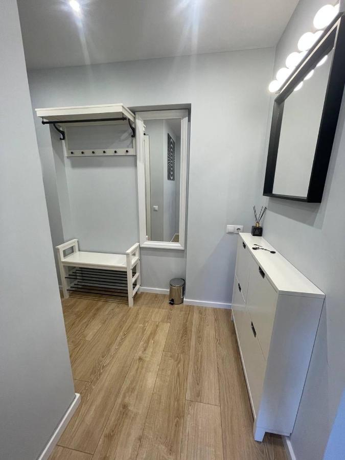 Apartamento Modern 1Br Haven Near Two Parks Riga Exterior foto