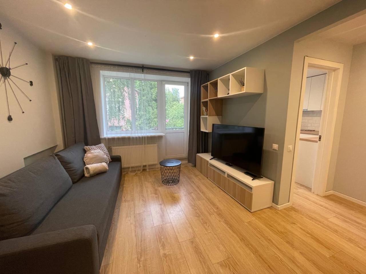 Apartamento Modern 1Br Haven Near Two Parks Riga Exterior foto