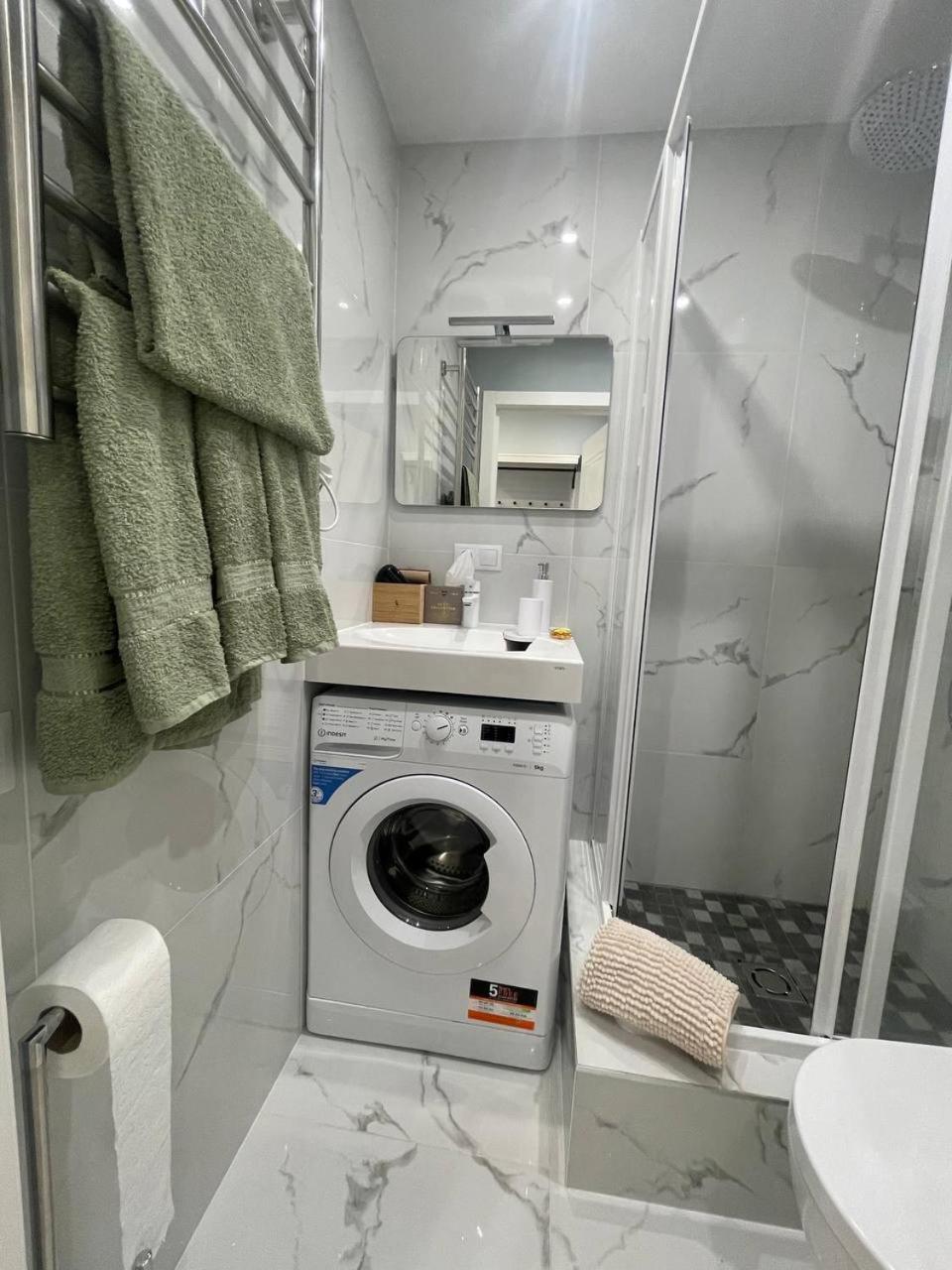 Apartamento Modern 1Br Haven Near Two Parks Riga Exterior foto